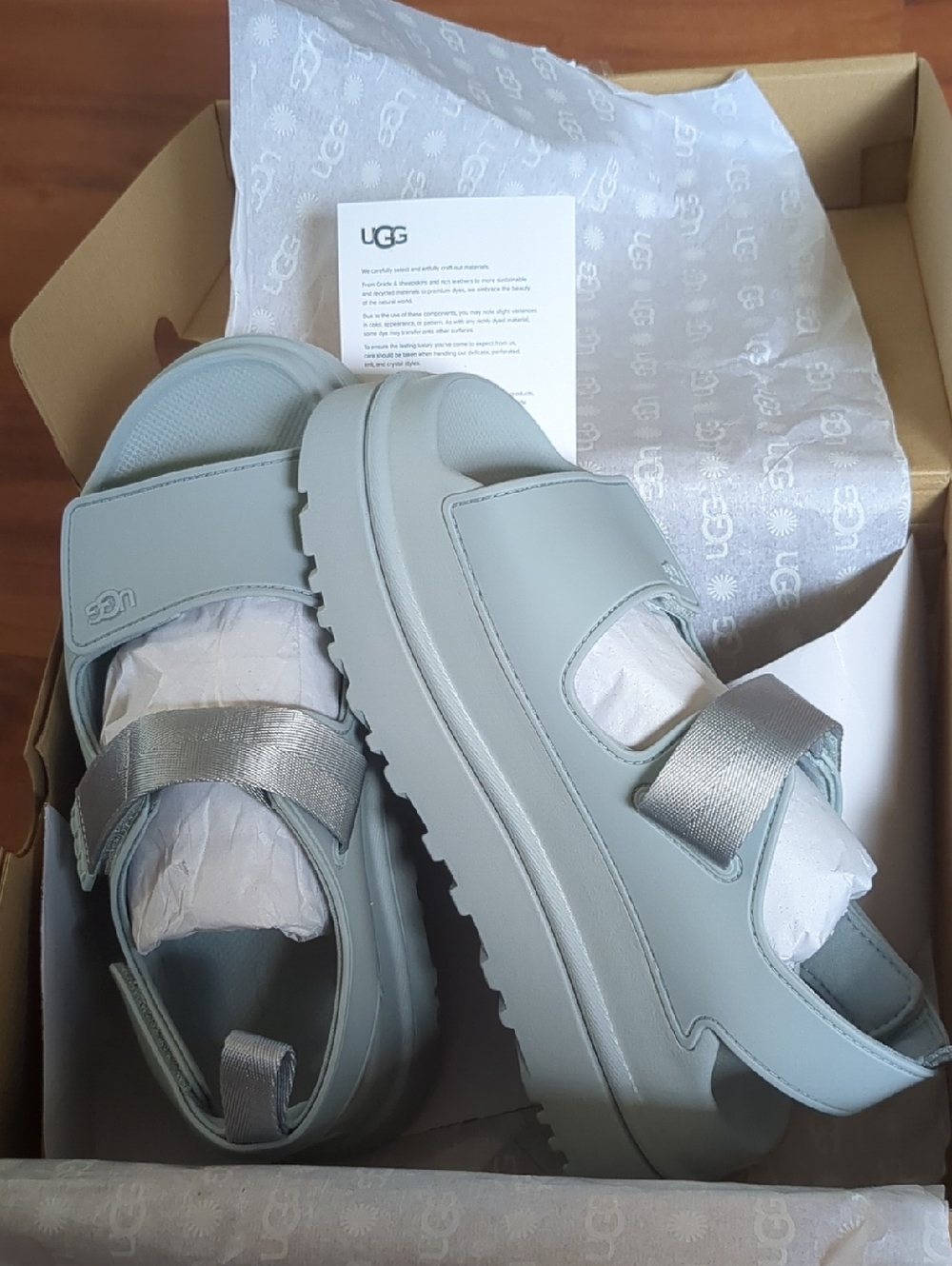 New Ugg Goldenglow Sandals 9 - Picture 5 of 11